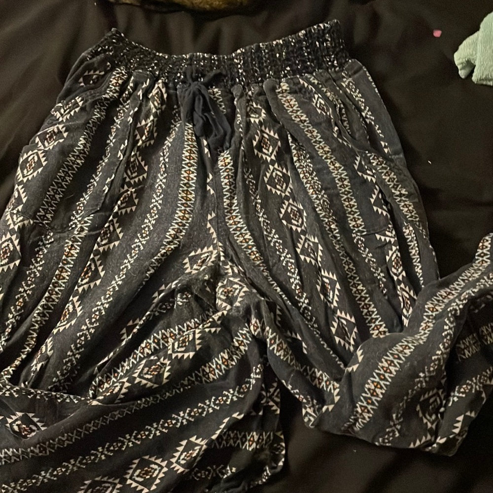 Tribal print capri pants